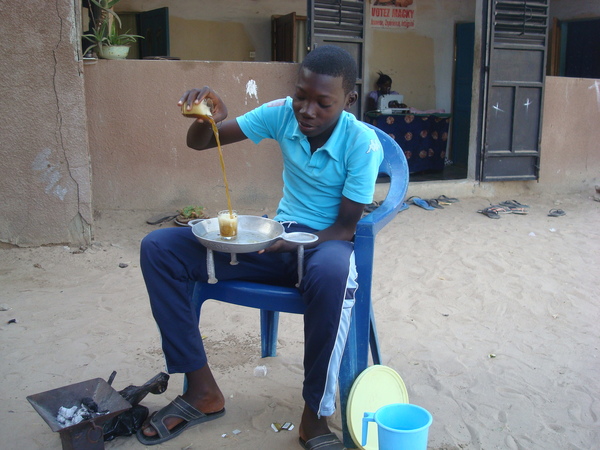 Venez prendre le thé  au Sénégal (Ataya)