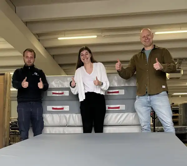 Alder+Eisenhut: Unterstützung Bodenmatten für Boulderbereich