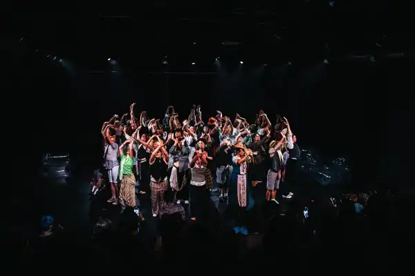 Unterstütze FLUX crew