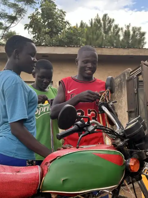 Schule&Circus für Uganda