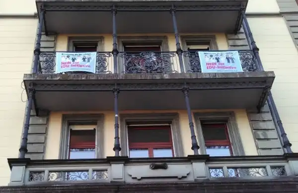 Hip hip hurra! Unsere Fahnen sind da!