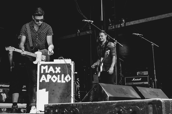 MAX APOLLO - On The Run