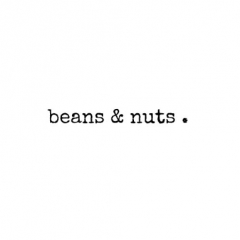 Café beans & nuts .