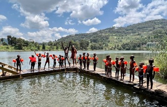 Schwimmschule in Uganda